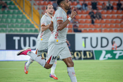 Göztepe savunmada başka hücumda başka 