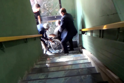 Engellilerin önündeki en büyük engel, dernek binasının merdivenleri