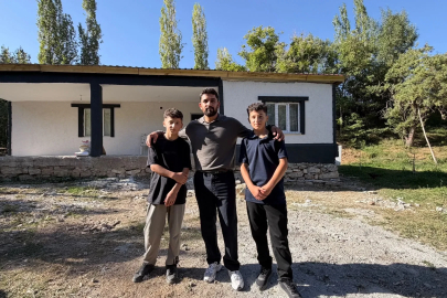 Yarım kalan evlerinde ders çalışıp fen lisesini kazanan ikizler, yeni yuvalarına kavuştu