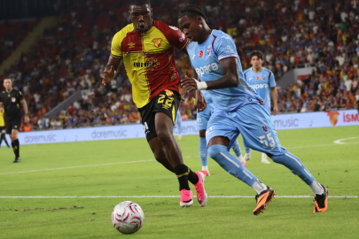 Göztepe'de golcü Armstrong formayı kaptırdı