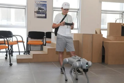 Ortaokul ve lise öğrencileri BTÜ’de robotlarla tanıştı