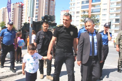 Şehit polisin oğlu Çınar'ı okula Emniyet Müdürü Aydın götürdü