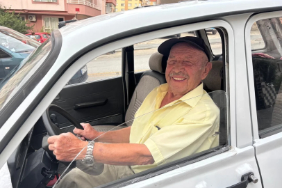Hayalini kurduğu eski otomobile 81 yaşında kavuştu