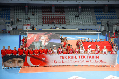 İzmir'in kurtuluşu voleybolla taçlandı