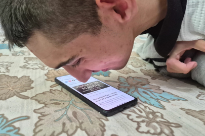Burnu ile cep telefonu kullanan 'serebral palsili' Osman’ın hedefi kitap yazmak