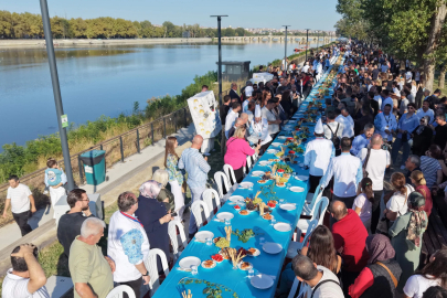 Edirne Gastronomi Festivali'nde 150 metre uzunluğunda peynir sofrası kuruldu