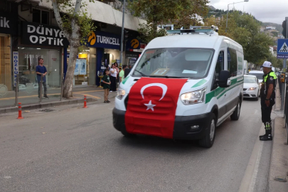 Şehit polisin cenazesini meslektaşları selam vererek uğurladı