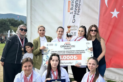 Feriha Uyar Kız MTAL, Uluslararası Gastronomi Festivali’nden 3’üncülük kupasıyla okula döndü