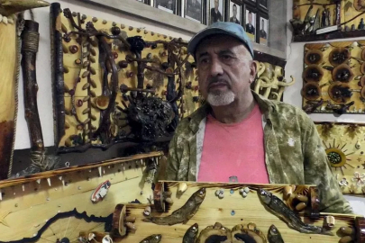 35 yıldır topladığı atıkları sanat eserine dönüştürüyor