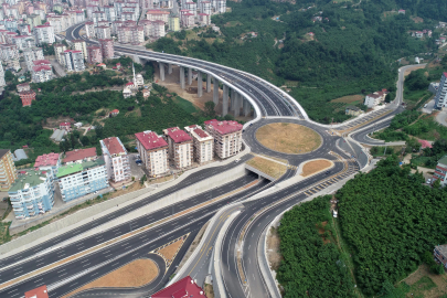 Dağlar deliniyor sahil yolu nefes alıyor; 54 kilometrelik güzergaha 3 şeritli yol