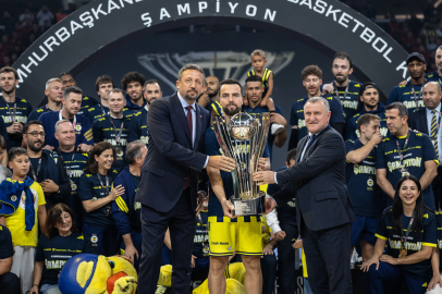 Fenerbahçe Tarfin, şampiyonluk kupasını aldı / Fotoğraf eklendi