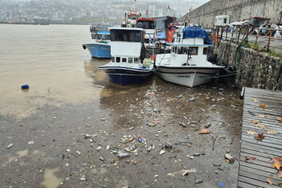 Zonguldak’ta yağış sonrası deniz çamur rengini aldı