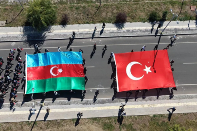 Kars'ta Karabağ şehitleri için 'İki Devlet Tek Yürek' yürüyüşü