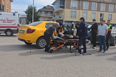 Taksi ile otomobil çarpıştı: 2 yaralı