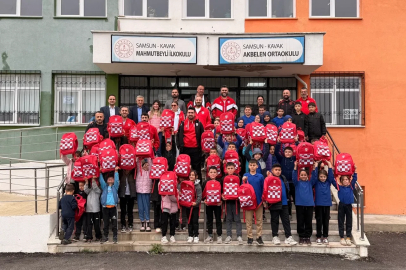 Samsun’da kırsaldaki öğrencilere Samsunspor çantası