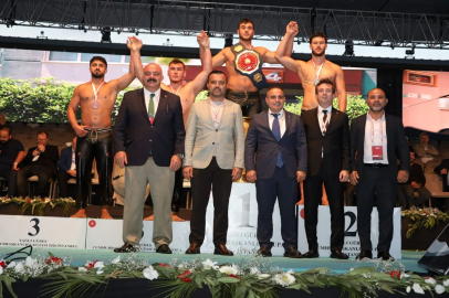 Büyükşehir güreşçisinden Cumhurbaşkanlığı Kupası’nda üçüncülük başarısı