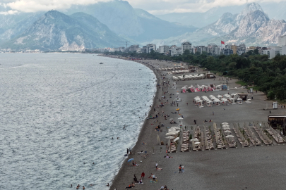 Antalya'da deniz suyu havadan sıcak