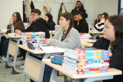 Yenişehir’de üniversite adaylarına 3 bin kitap desteği 