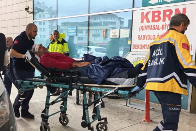 Şeker yüklü TIR, yağmur suyu kanalına uçtu
