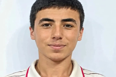 Otomobil ile çarpışan motosikletin sürücüsü öldü; kaza kamerada