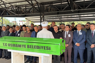 Yeğeninin öldürdüğü öğretmen son yolculuğuna uğurlandı
