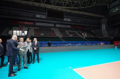 Bakan Tekin, Ankara TVF Spor Lisesi'ni ziyaret etti