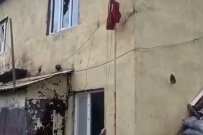 Yüksekova’da okuldaki yangında köylüler, gönderdeki Türk bayrağını indirip muhafaza altına aldı