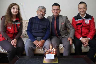 Çocukluğundan beri doğum günü kutlanmayan 85 yaşındaki Asuman Atasever’e pastalı sürpriz / Ek fotoğraflar