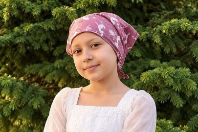 Lösemiden hayatını kaybeden 9 yaşındaki Ada, balonlarla son yolculuğuna uğurlandı