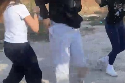 Çeşmede ıslatıp, yerde sürükleyerek darbettiler; liseli kızlar akran zorbalığını kaydettirdi