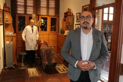 Atatürk'ün damak kalıbının örneği, Enver Paşa'nın azı dişi aynı müzede