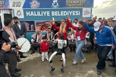Şanlıurfa'da yağmura rağmen TEKNOFEST'e ziyaretçi akını (4)