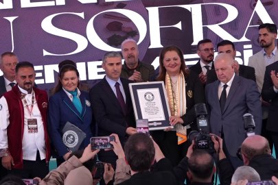 247 metrelik Anadolu Sofrası dünyanın en büyüğü olarak Guinness Rekorlar Kitabı’na girdi 