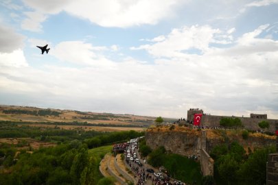 SOLOTÜRK Diyarbakır'da gösteri uçuşu yaptı