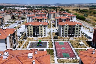 Bakan Kurum, 'kentsel dönüşüm' ile evlerine kavuşanların görüntülerini paylaştı