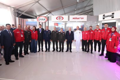 Bakan Güler, TEKNOFEST alanında stantları ziyaret etti