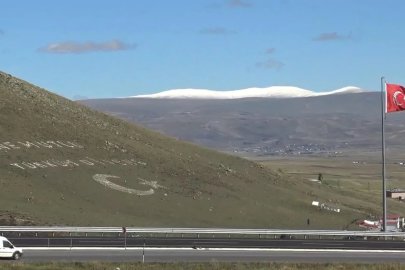 Ardahan'ın yüksek kesimlerine kar yağdı