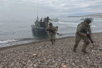 İzmir'de komandolardan 'deniz hücum harekatı' eğitimi