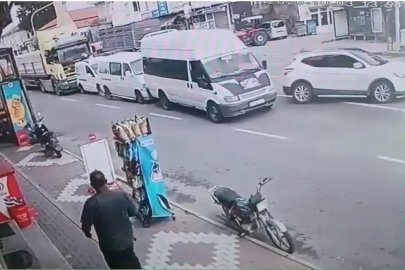4 aracın karıştığı zincirleme kaza kamerada
