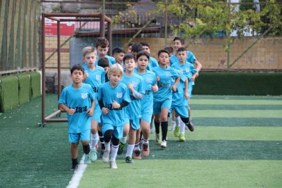  Dezavantajlı çocuklar futbol sayesinde kötü alışkanlıklardan uzaklaşıyor
