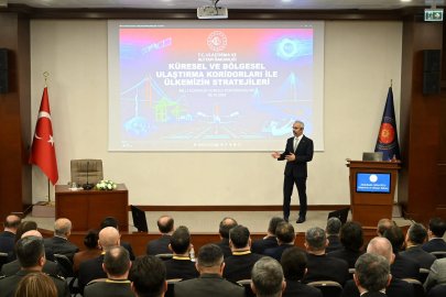 Bakan Uraloğlu, 'ulaştırma koridorları' konulu konferans verdi