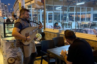 ‘Mozart sütlüsü’ ile müşterilerinin damağına, uduyla da kulaklarına hitap ediyor