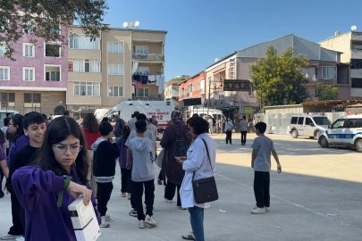 Ortaokulda 12 öğrenci zehirlenme şüphesiyle hastaneye kaldırıldı 