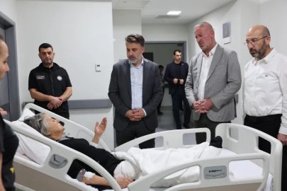 Başkan Vekili Biba, otobüs kazasında yaralananları ziyaret etti