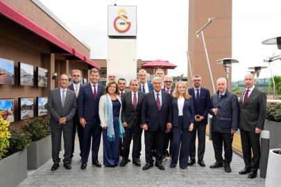 Galatasaray ve Barcelona yönetimi dostluk yemeğinde bir araya geldi