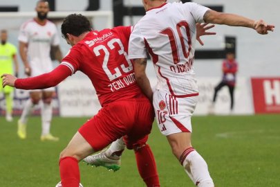 Ümraniyespor - Boluspor maçı yağmur nedeniyle yarıda kaldı