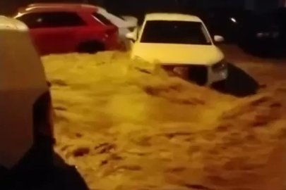 Sakarya’da şiddetli sağanak yolu kapattı (2)