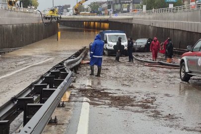 Kocaeli'de sağanak nedeniyle ev ve iş yerlerini su bastı (2)