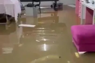 Kocaeli'de sağanak nedeniyle ev ve iş yerlerini su bastı (7)