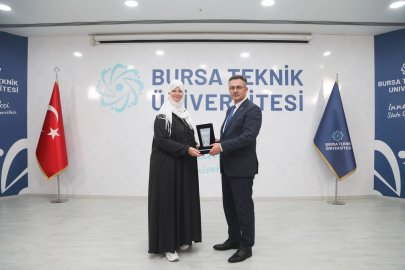 BTÜ’nün konuğu Lauren Booth: Kimlik bu dünyadaki en değerli varlığınızdır